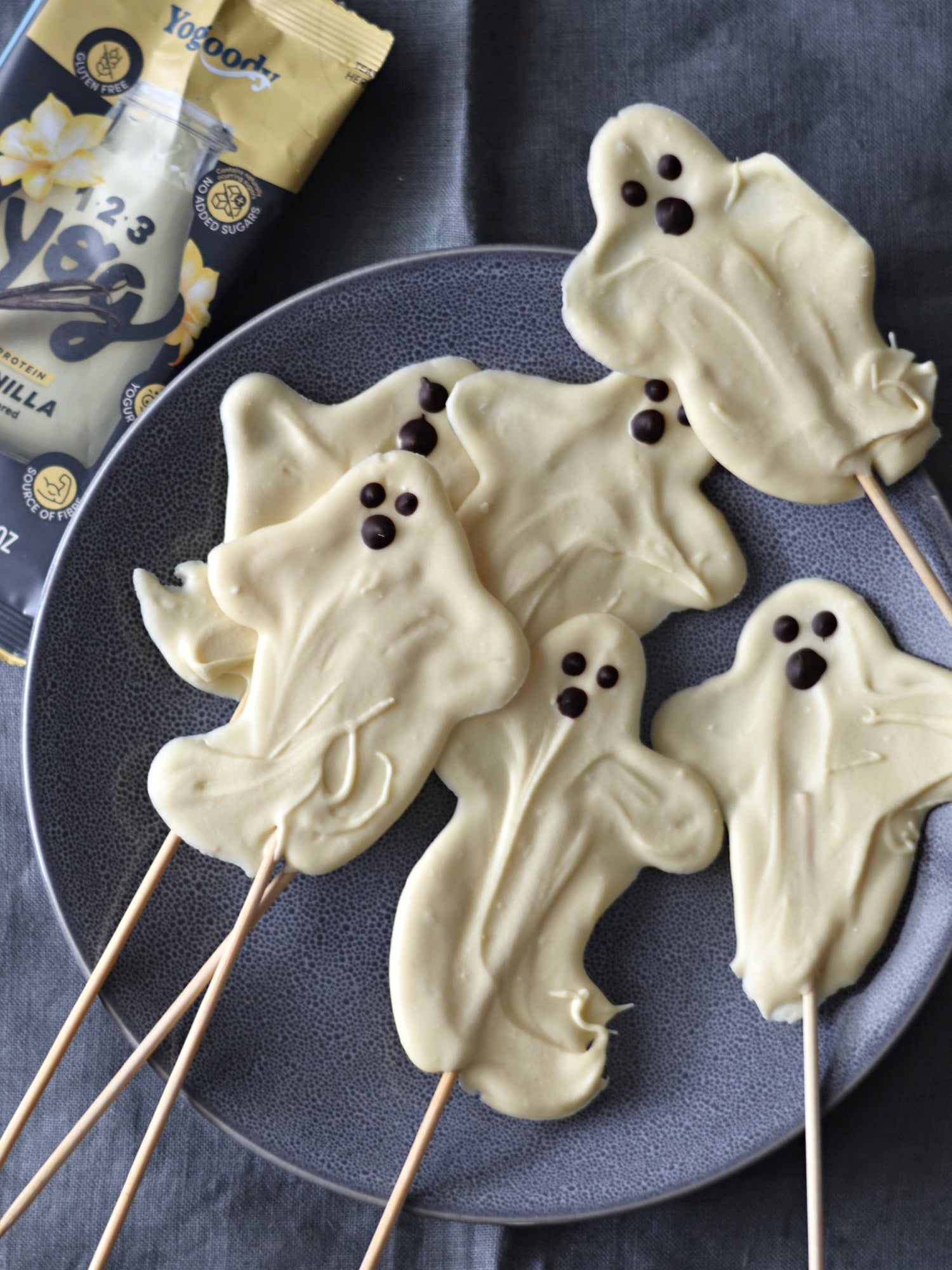 Recipe: Halloween White Chocolate Ghosts